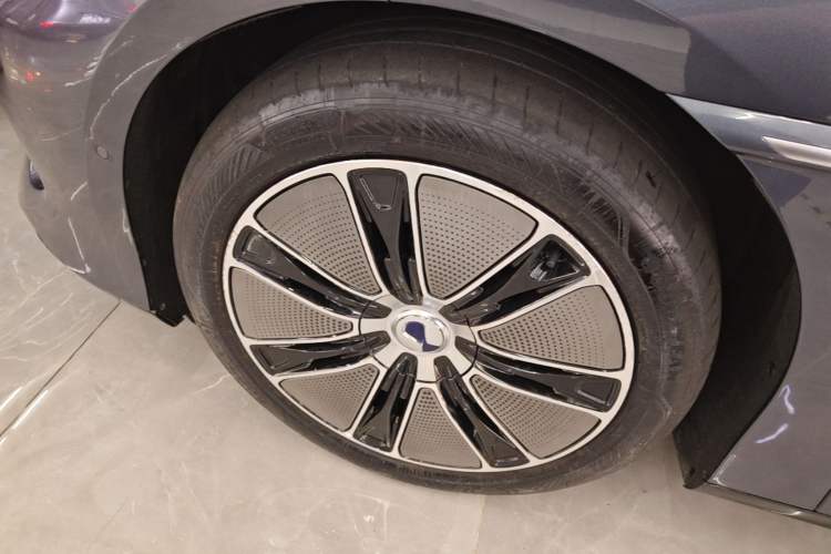 Used Denza Z9 2024 1100 km Four-Wheel Drive Max Version Left Front Wheel Hub