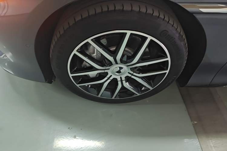 Used Denza Z9 2024 1100 km Four-Wheel Drive Max Version Left Front Wheel Hub