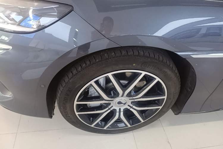 Used Denza Z9 2024 1100 km Four-Wheel Drive Max Version Left Front Wheel Hub