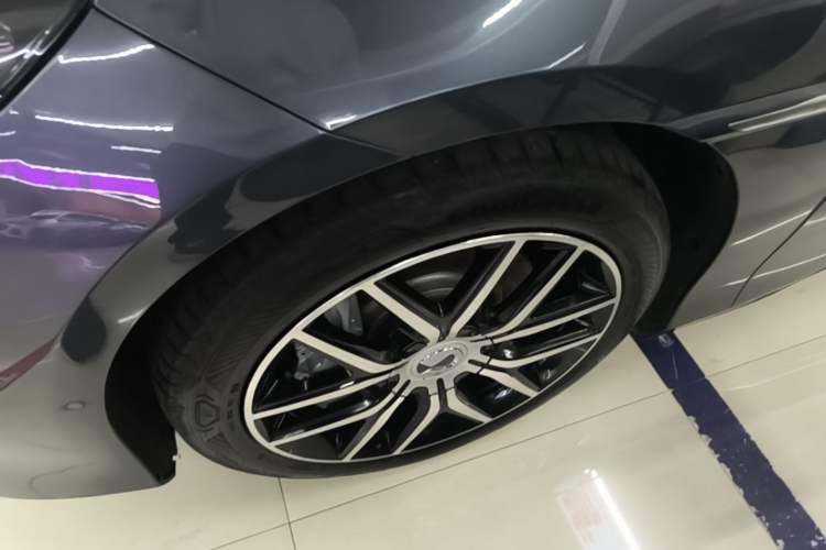 Used Denza Z9 2024 1100 km Four-Wheel Drive Max Version Left Front Wheel Hub