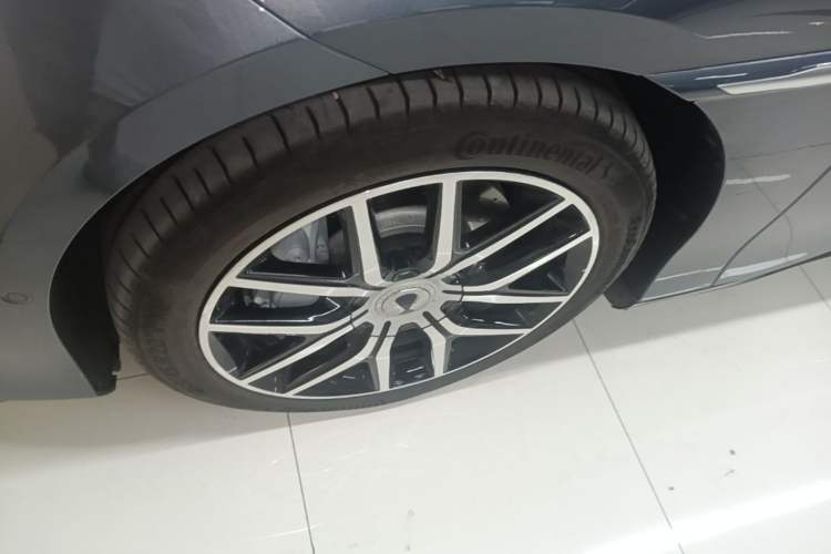 Used Denza Z9 2024 1100 km Four-Wheel Drive Max Version Left Front Wheel Hub