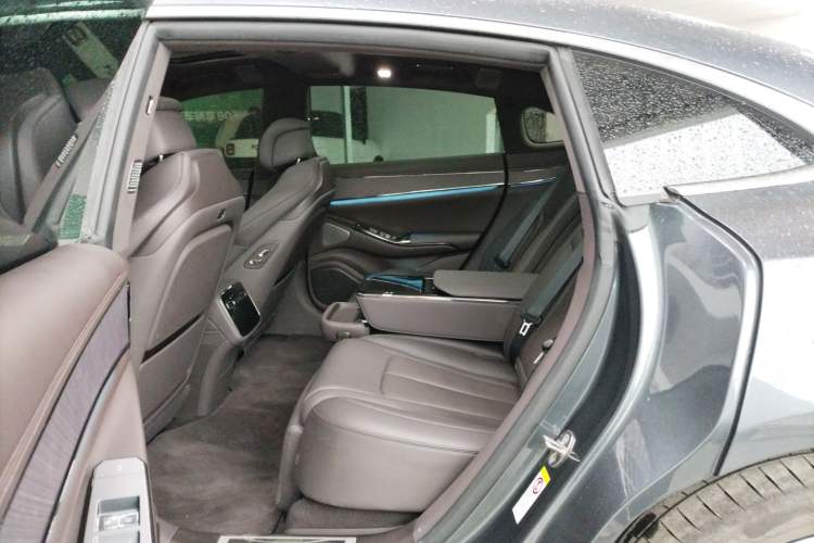 Used Denza Z9 2024 1100 km Four-Wheel Drive Max Version Left Rear Seat