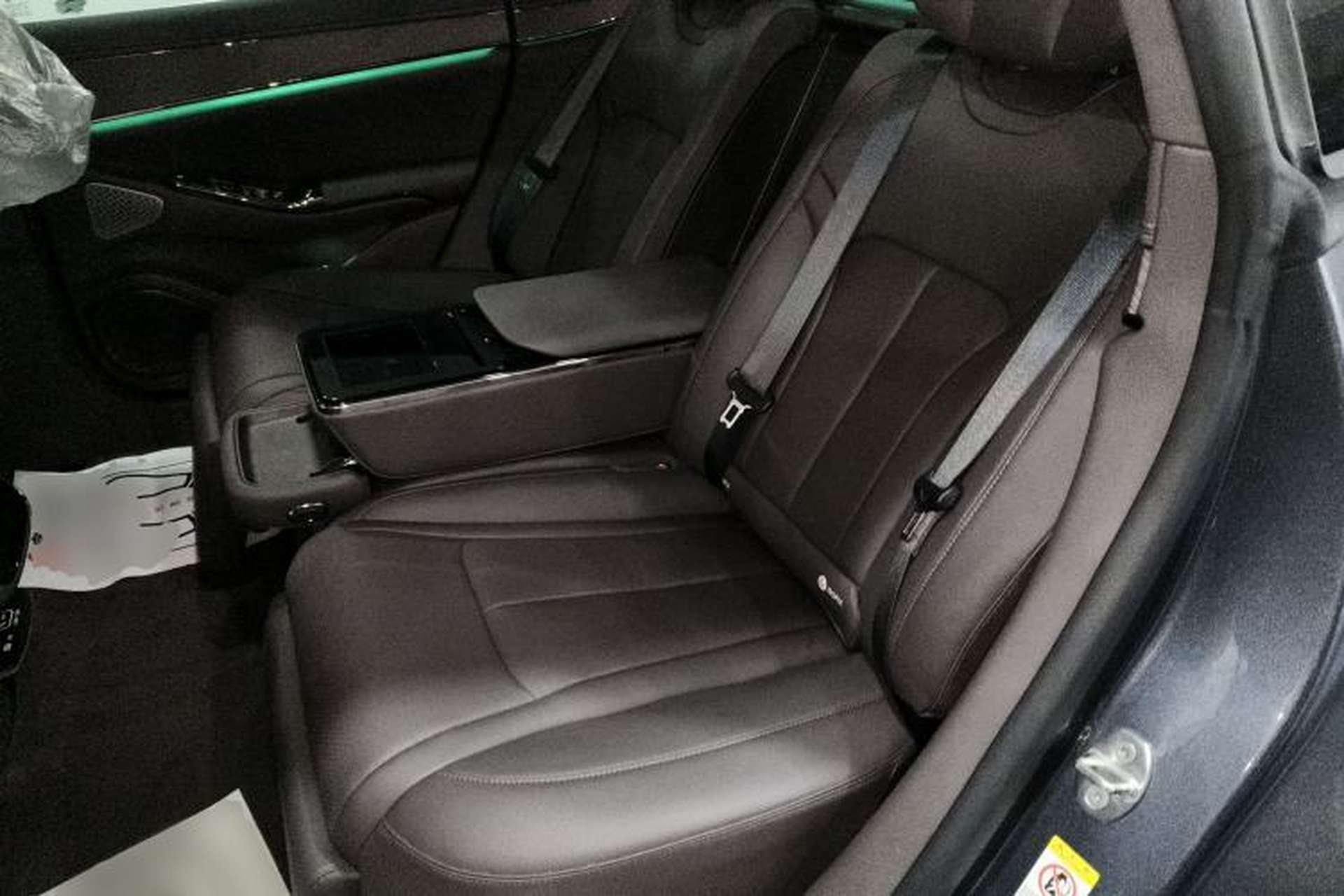 Used Denza Z9 2024 1100 km Four-Wheel Drive Max Version Left Rear Seat