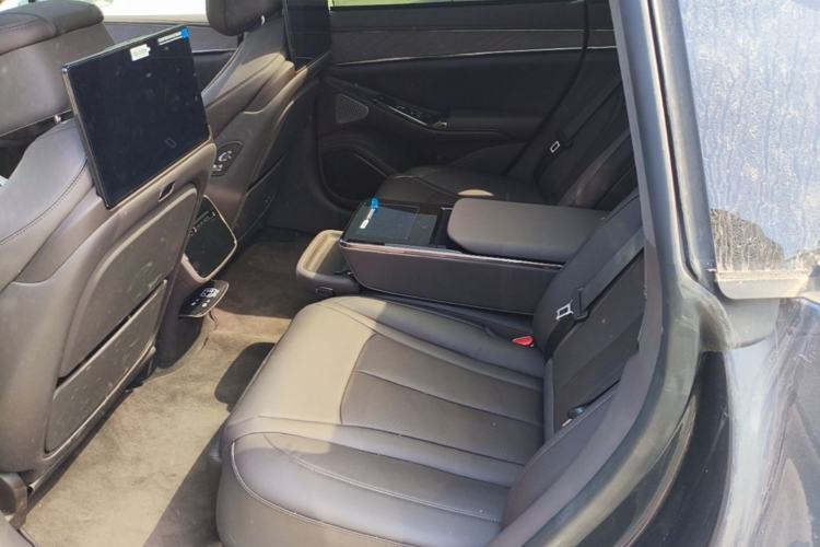Used Denza Z9 2024 1100 km All-Wheel-Drive Ultra Version Left Rear Seat