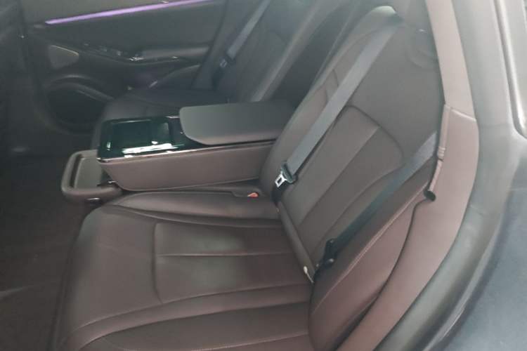 Used Denza Z9 2024 1100 km Four-Wheel Drive Max Version Left Rear Seat