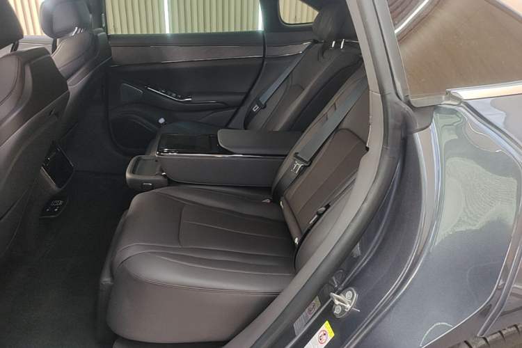 Used Denza Z9 2024 1100 km Four-Wheel Drive Max Version Left Rear Seat