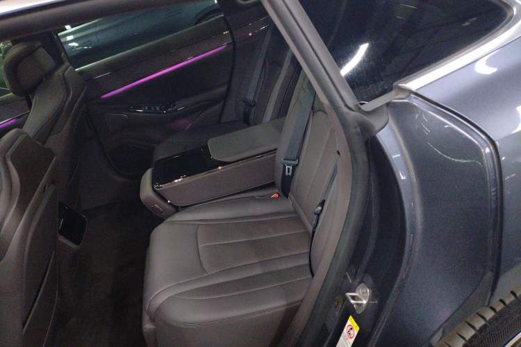 Used Denza Z9 2024 1100 km Four-Wheel Drive Max Version Left Rear Seat