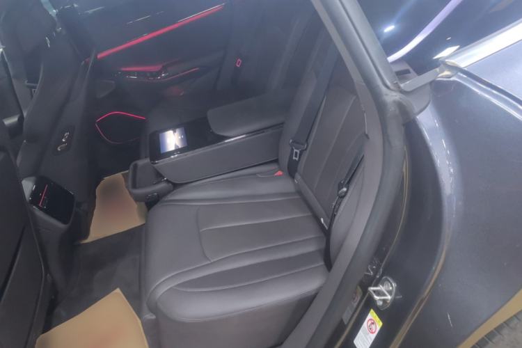 Used Denza Z9 2024 1100 km All-Wheel-Drive Ultra Version Left Rear Seat