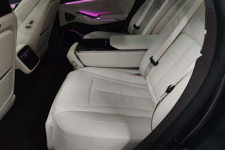 Used Denza Z9 2024 1100 km All-Wheel-Drive Ultra Version Left Rear Seat