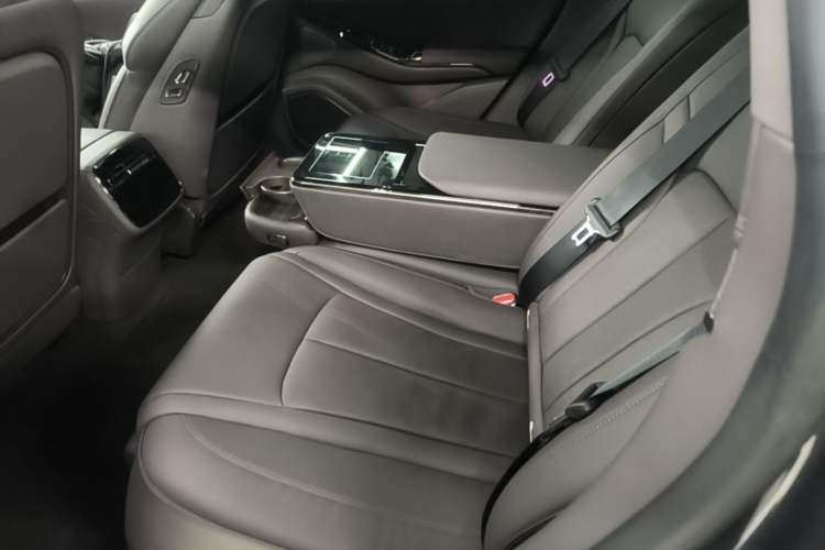 Used Denza Z9 2024 1100 km Four-Wheel Drive Max Version Left Rear Seat