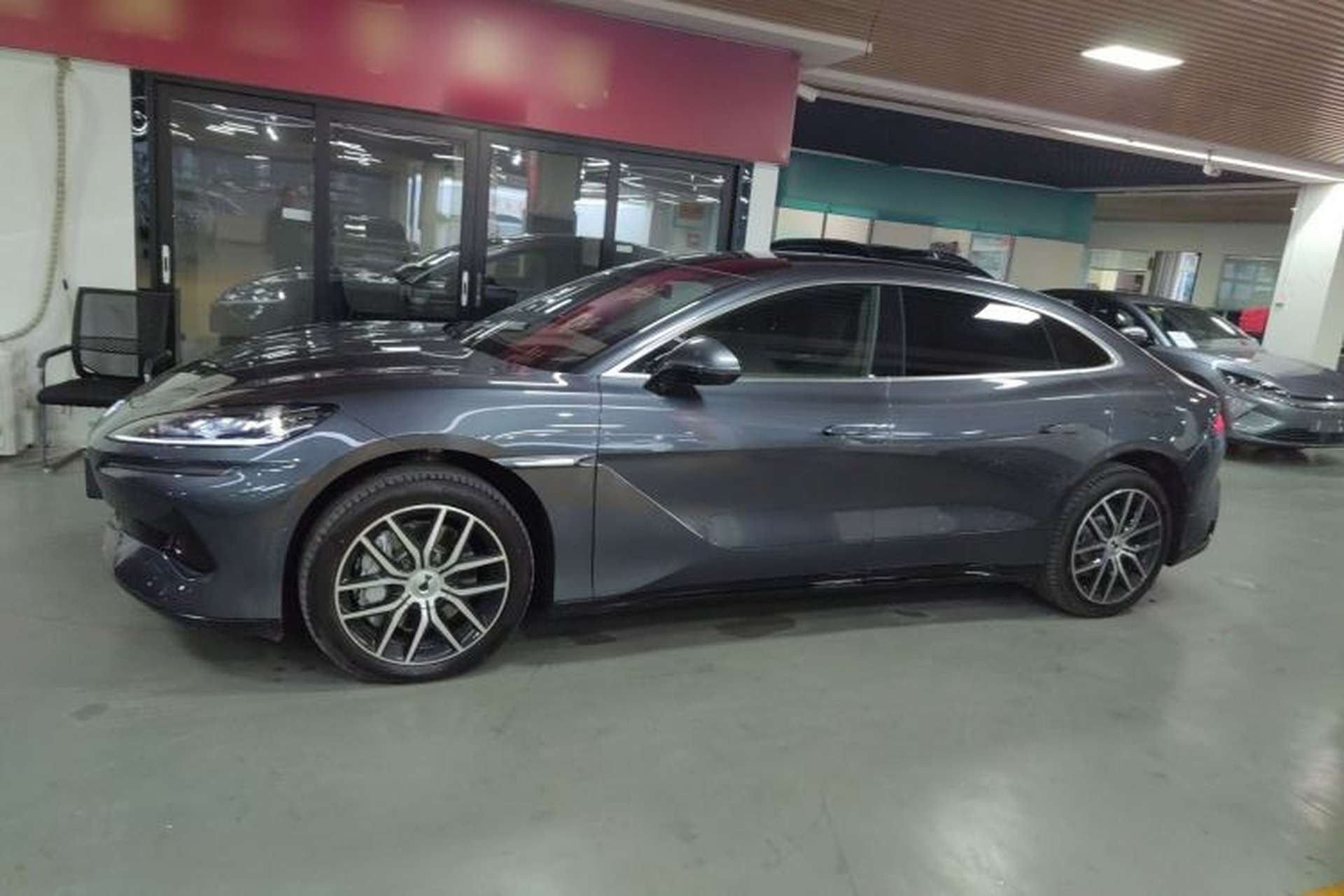 Used Denza Z9 2024 1100 km Four-Wheel Drive Max Version Left Side