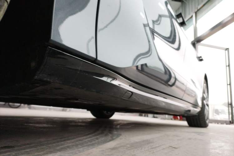 Used Denza Z9 2024 1100 km Four-Wheel Drive Max Version Left Side Sill