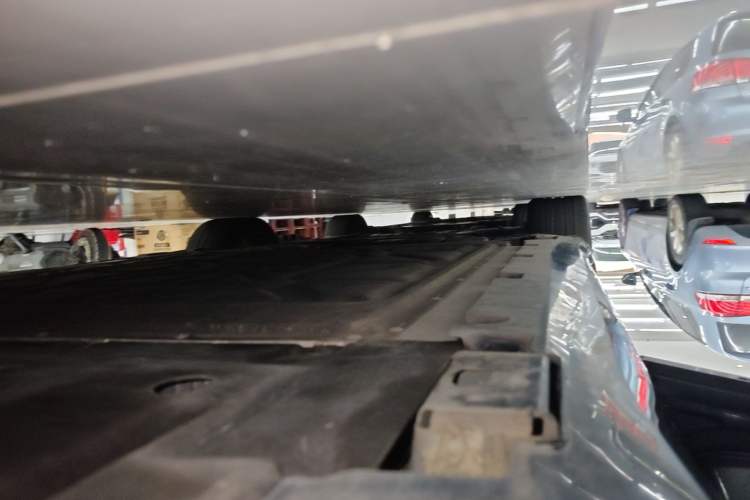 Used Denza Z9 2024 1100 km Four-Wheel Drive Max Version Left Side Sill