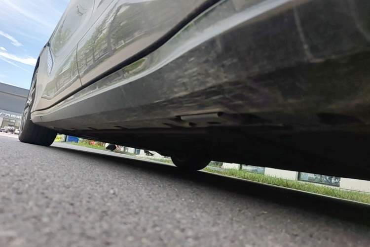 Used Denza Z9 2024 1100 km Four-Wheel Drive Max Version Left Side Sill