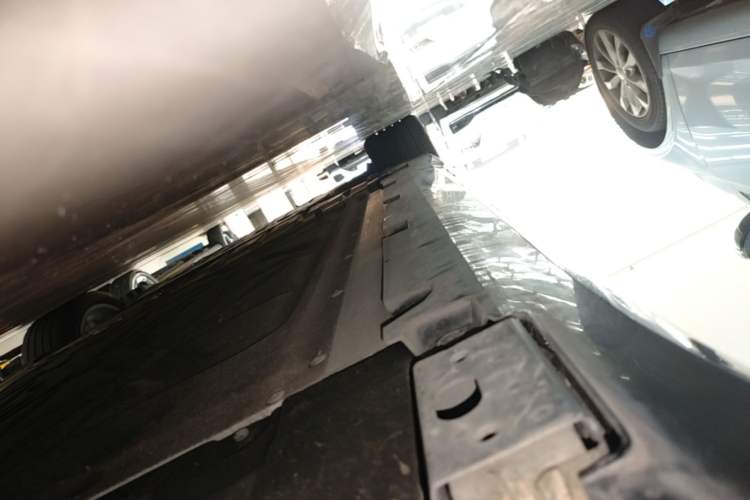 Used Denza Z9 2024 1100 km Four-Wheel Drive Max Version Left Side Sill