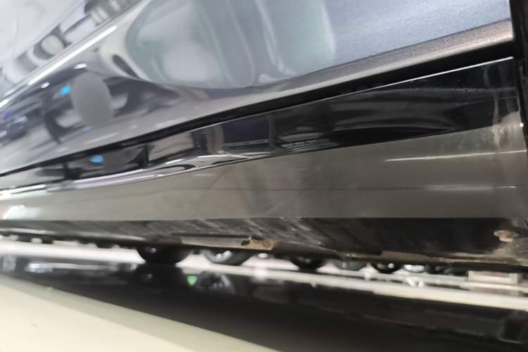 Used Denza Z9 2024 1100 km Four-Wheel Drive Max Version Left Side Sill