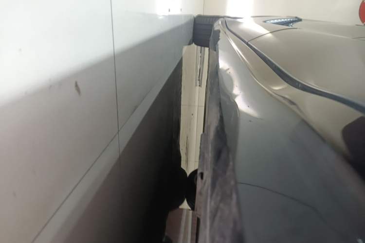 Used Denza Z9 2024 1100 km Four-Wheel Drive Max Version Left Side Sill