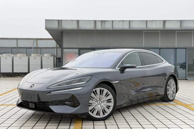 Used Denza Z9 2024 1100 km All-Wheel-Drive Ultra Version