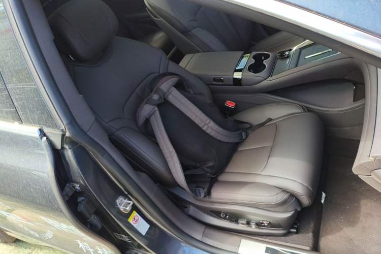 Used Denza Z9 2024 1100 km All-Wheel-Drive Ultra Version Right Front Seat
