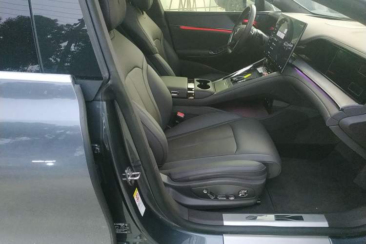 Used Denza Z9 2024 1100 km Four-Wheel Drive Max Version Right Front Seat