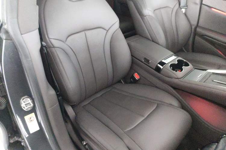 Used Denza Z9 2024 1100 km Four-Wheel Drive Max Version Right Front Seat