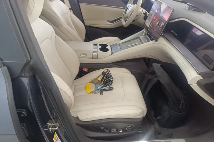 Used Denza Z9 2024 1100 km Four-Wheel Drive Max Version Right Front Seat