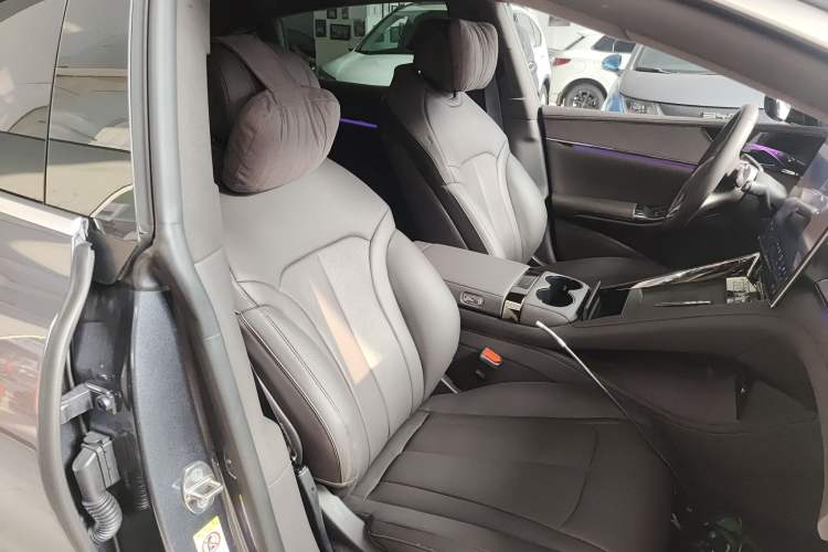 Used Denza Z9 2024 1100 km Four-Wheel Drive Max Version Right Front Seat