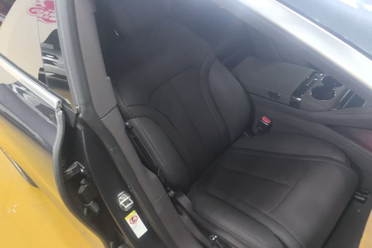 Used Denza Z9 2024 1100 km All-Wheel-Drive Ultra Version Right Front Seat