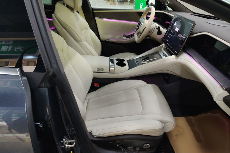 Used Denza Z9 2024 1100 km All-Wheel-Drive Ultra Version Right Front Seat