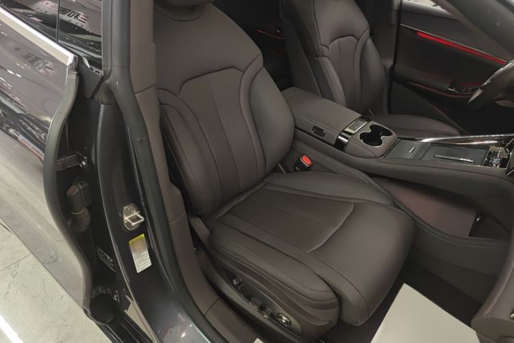 Used Denza Z9 2024 1100 km All-Wheel-Drive Ultra Version Right Front Seat