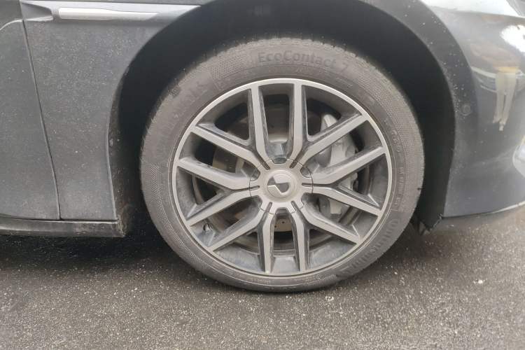 Used Denza Z9 2024 1100 km Four-Wheel Drive Max Version Right Front Wheel Hub