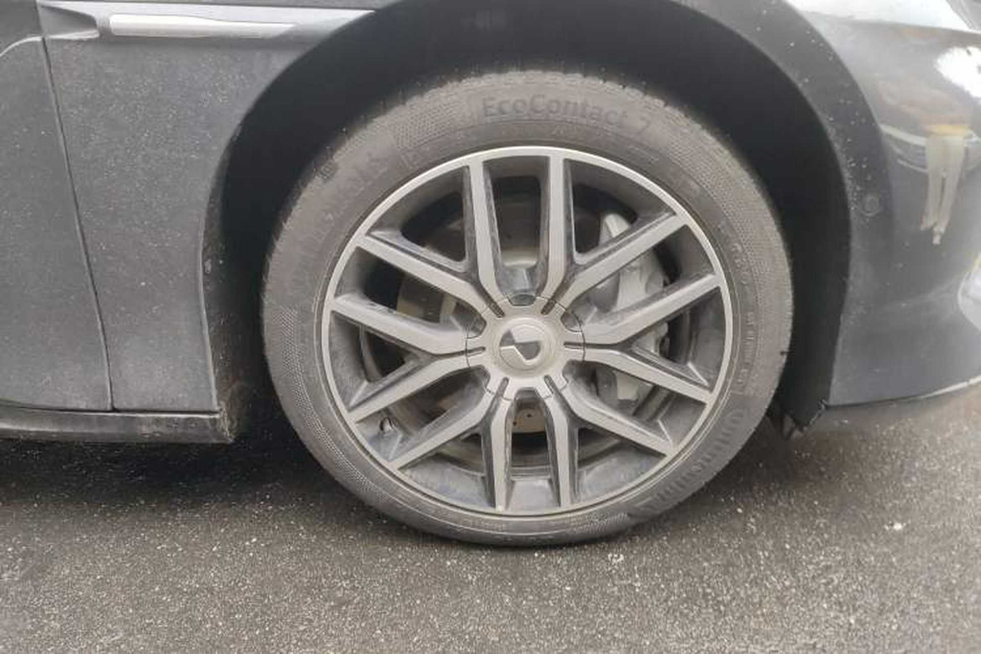 Used Denza Z9 2024 1100 km Four-Wheel Drive Max Version Right Front Wheel Hub