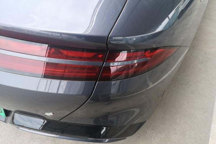 Used Denza Z9 2024 1100 km Four-Wheel Drive Max Version Right Rear Taillight