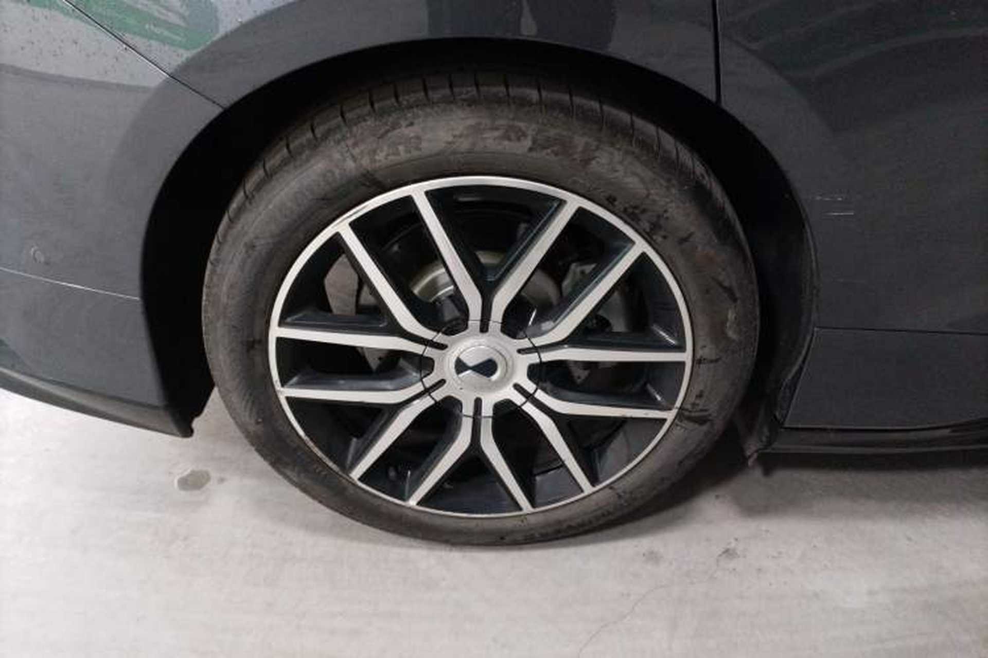 Used Denza Z9 2024 1100 km Four-Wheel Drive Max Version Right Rear Wheel Hub