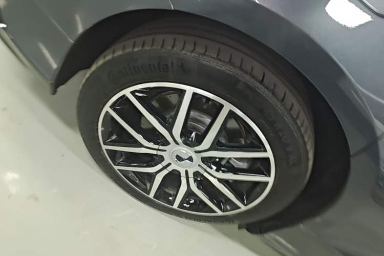 Used Denza Z9 2024 1100 km Four-Wheel Drive Max Version Right Rear Wheel Hub