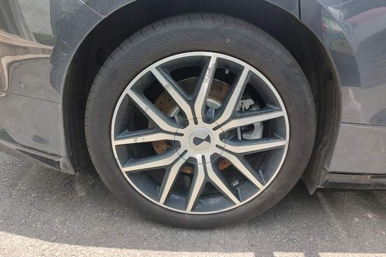 Used Denza Z9 2024 1100 km Four-Wheel Drive Max Version Right Rear Wheel Hub