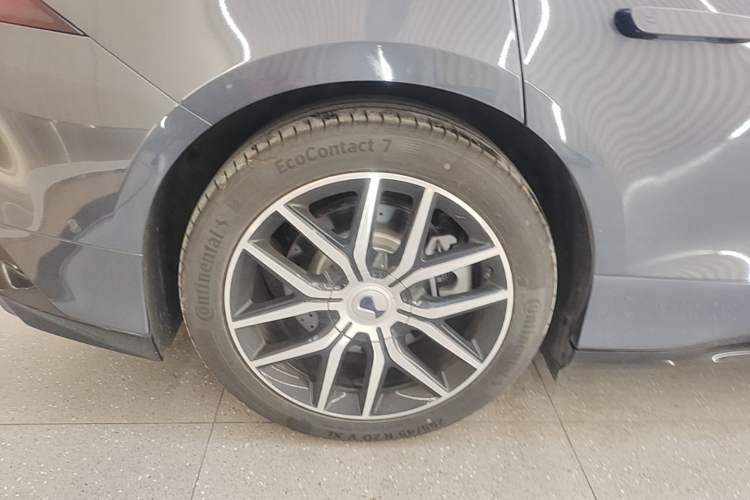 Used Denza Z9 2024 1100 km Four-Wheel Drive Max Version Right Rear Wheel Hub