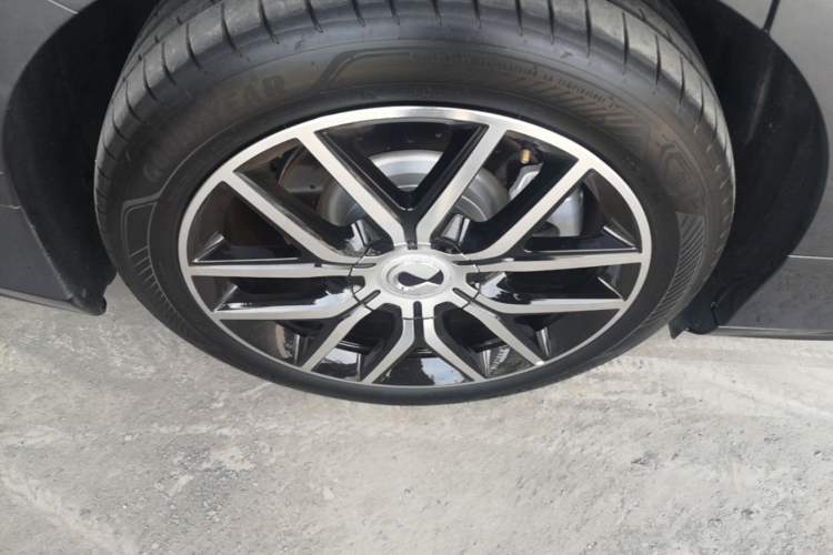 Used Denza Z9 2024 1100 km Four-Wheel Drive Max Version Right Rear Wheel Hub