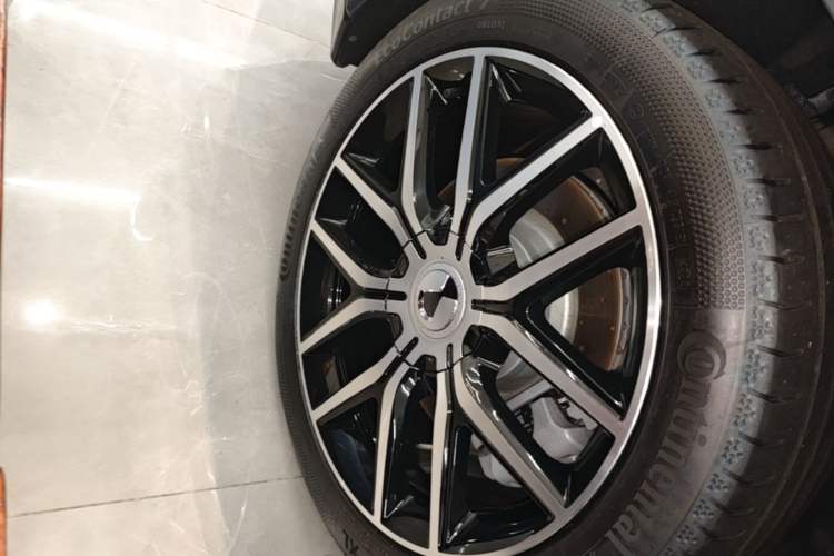 Used Denza Z9 2024 1100 km Four-Wheel Drive Max Version Right Rear Wheel Hub