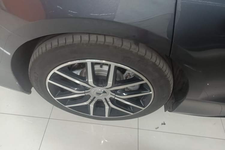 Used Denza Z9 2024 1100 km Four-Wheel Drive Max Version Right Rear Wheel Hub