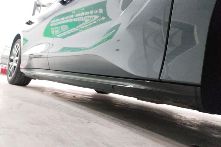 Used Denza Z9 2024 1100 km Four-Wheel Drive Max Version Right Side Sill