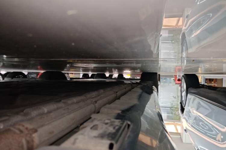 Used Denza Z9 2024 1100 km Four-Wheel Drive Max Version Right Side Sill
