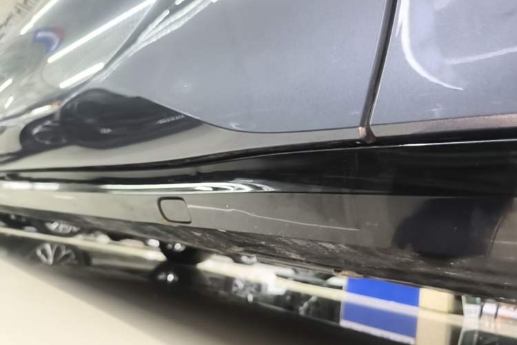 Used Denza Z9 2024 1100 km Four-Wheel Drive Max Version Right Side Sill
