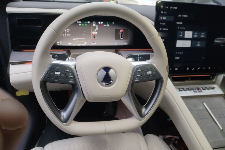 Used Denza Z9 2024 1100 km Four-Wheel Drive Max Version Steering Wheel