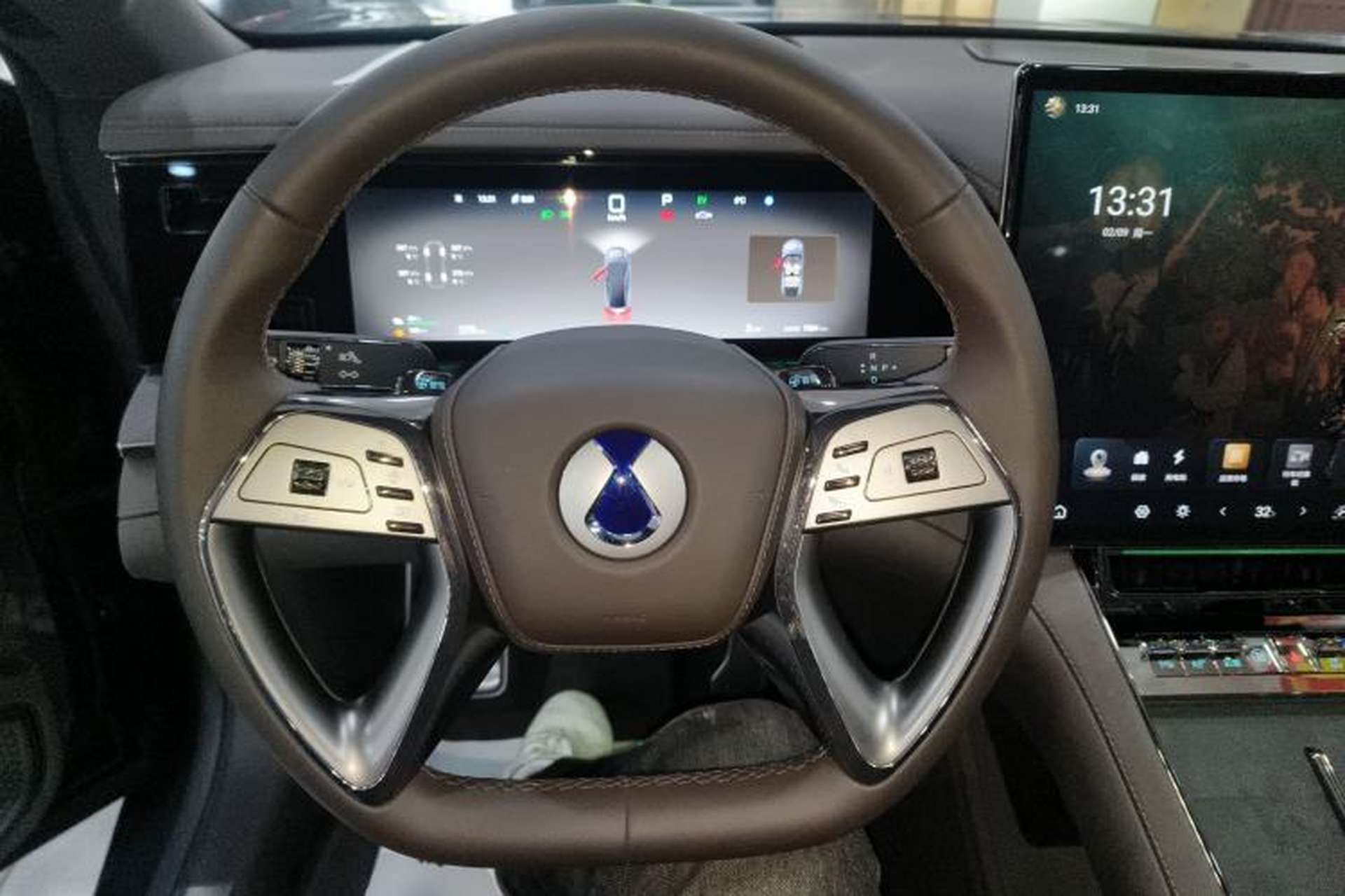 Used Denza Z9 2024 1100 km Four-Wheel Drive Max Version Steering Wheel