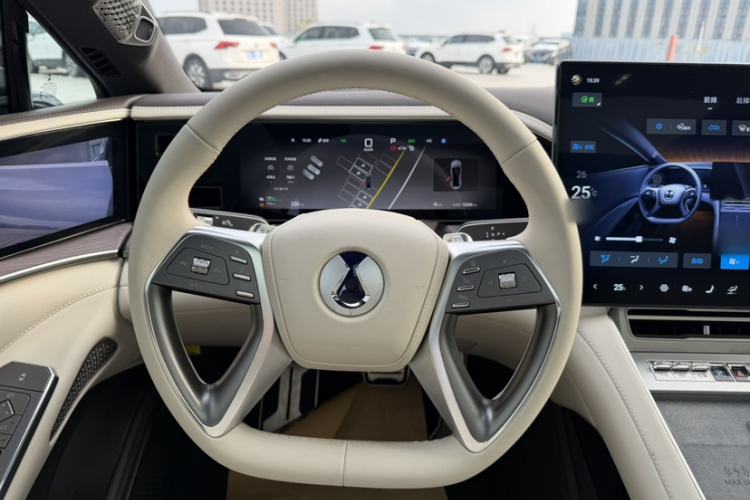 Used Denza Z9 2024 1100 km All-Wheel-Drive Ultra Version Steering Wheel