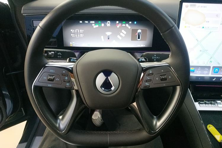 Used Denza Z9 2024 1100 km Four-Wheel Drive Max Version Steering Wheel