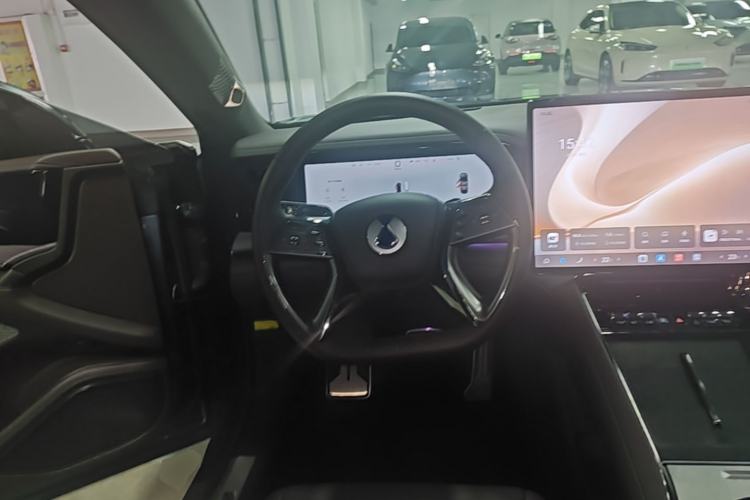 Used Denza Z9 2024 1100 km Four-Wheel Drive Max Version Steering Wheel