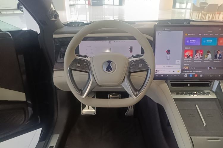 Used Denza Z9 2024 1100 km Four-Wheel Drive Max Version Steering Wheel