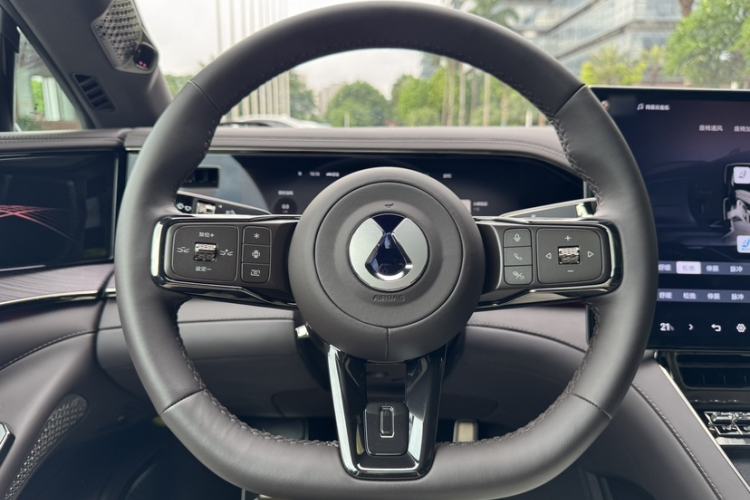 Used Denza Z9 2024 1100 km Four-Wheel Drive Max Version Steering Wheel